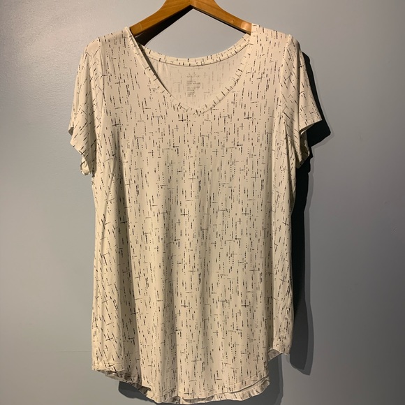 Michel Studio T-Shirt V-Neck - Picture 2 of 5